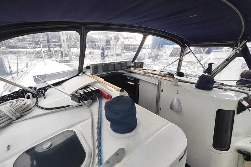 Slide: The Image of Control panel of a 1993 Beneteau Moorings 445 sailboat, displaying navigation instruments. - 19