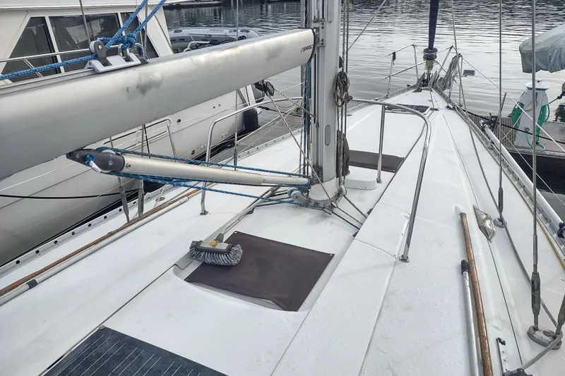 Slide: The Image of 1993 Beneteau Moorings 445 sailboat deck with mast and rigging at marina. - 4