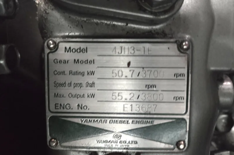 Slide: The Image of Yanmar diesel engine plate on 1993 Beneteau Moorings 445, model 4JH3-1T, 50.7 kW. - 52