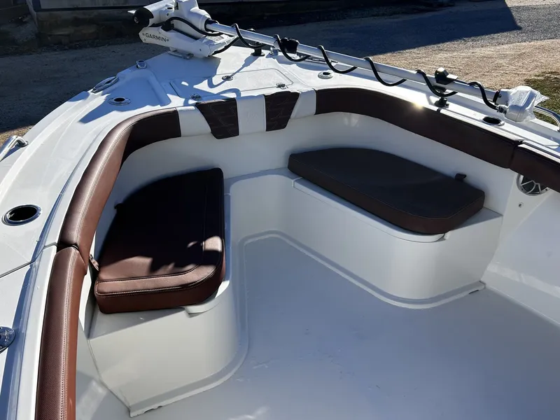 Slide: The Image of Parker Marine 230 Coastal Elite 2026 - 15