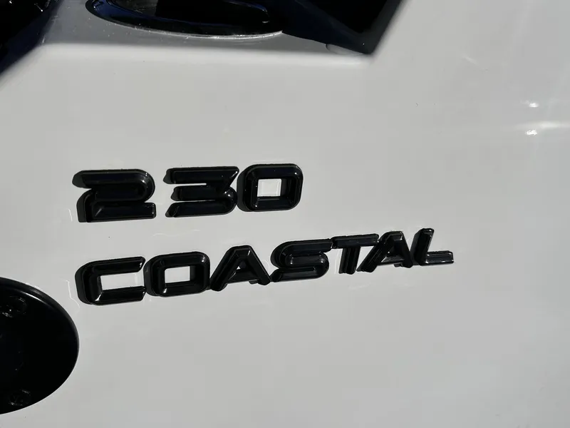 Slide: The Image of Parker Marine 230 Coastal Elite 2026 - 18