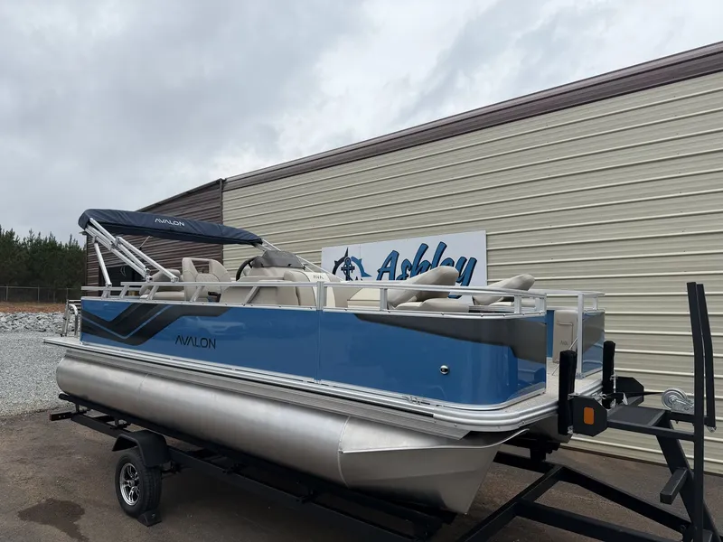 The Image of Avalon Venture 19 QUAD FISH-90HP 2026 - 1