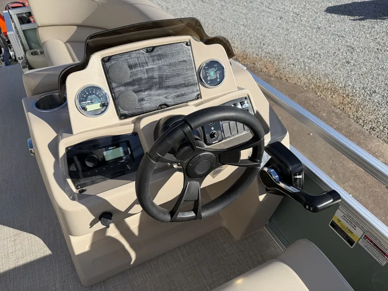 Slide: The Image of Avalon VLS 21 QUAD LOUNGER-90HP 2026 - 7