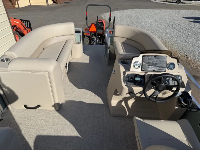 Slide: The Image of Avalon VLS 21 QUAD LOUNGER-90HP 2026 - 8
