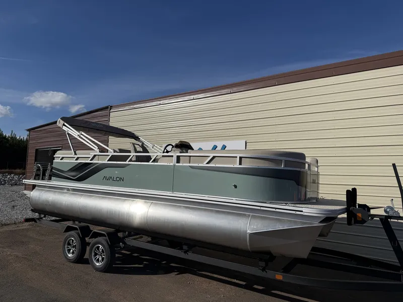 The Image of Avalon VLS 23 QUAD LOUNGER-140HP 2026 - 1