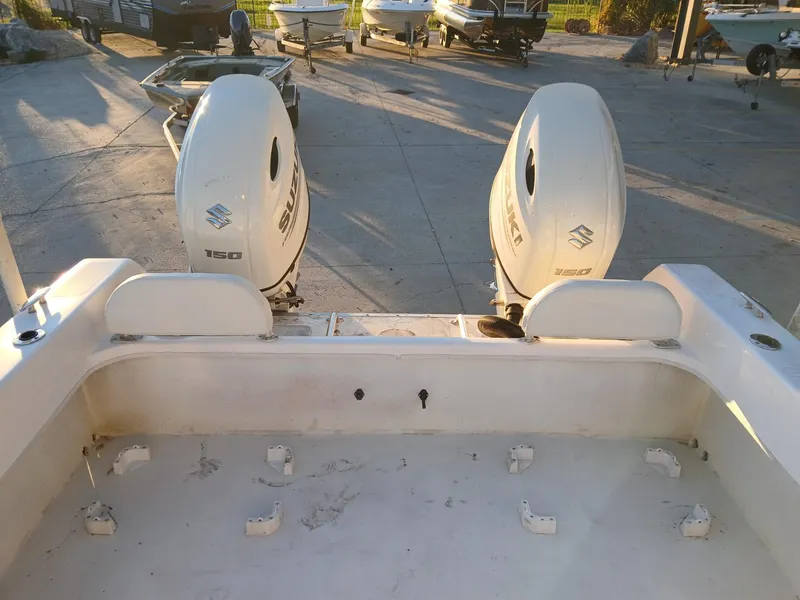 Slide: The Image of Twin Vee 26 Center Console 2006 - 11