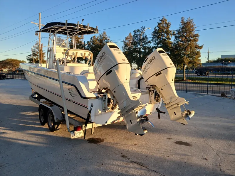 Slide: The Image of Twin Vee 26 Center Console 2006 - 2