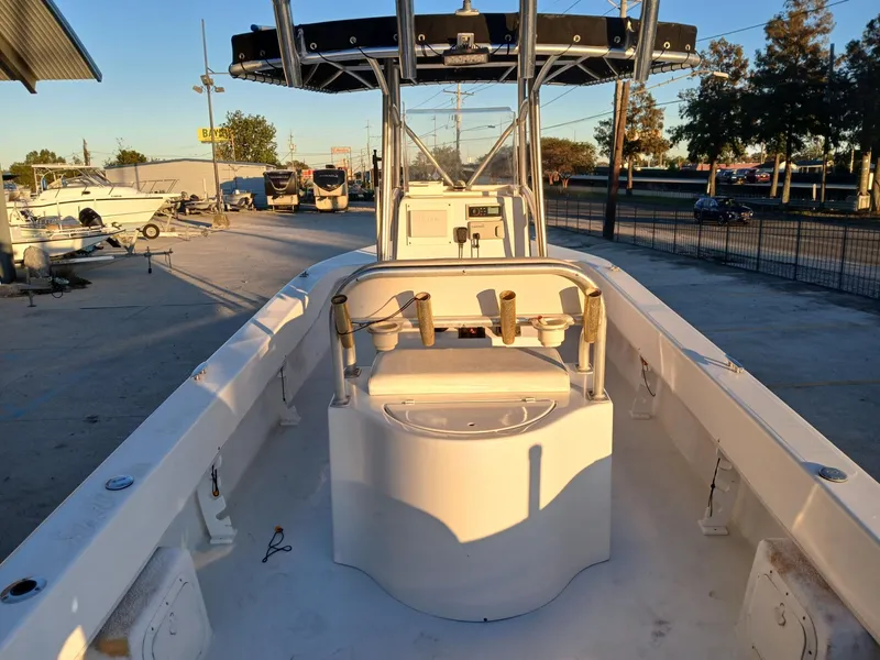 Slide: The Image of Twin Vee 26 Center Console 2006 - 8