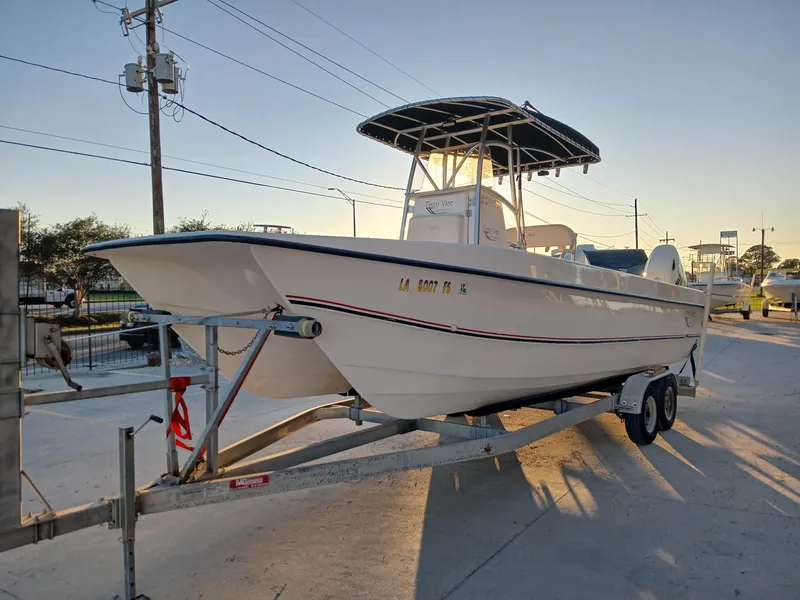 Slide: The Image of Twin Vee 26 Center Console 2006 - 9