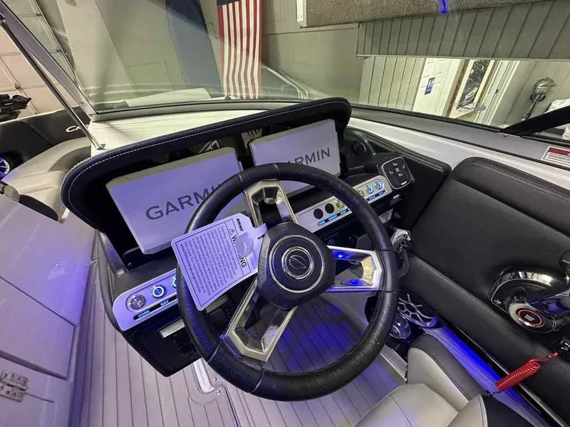 Slide: The Image of Crownline Boats 288 SS 2026 - 10