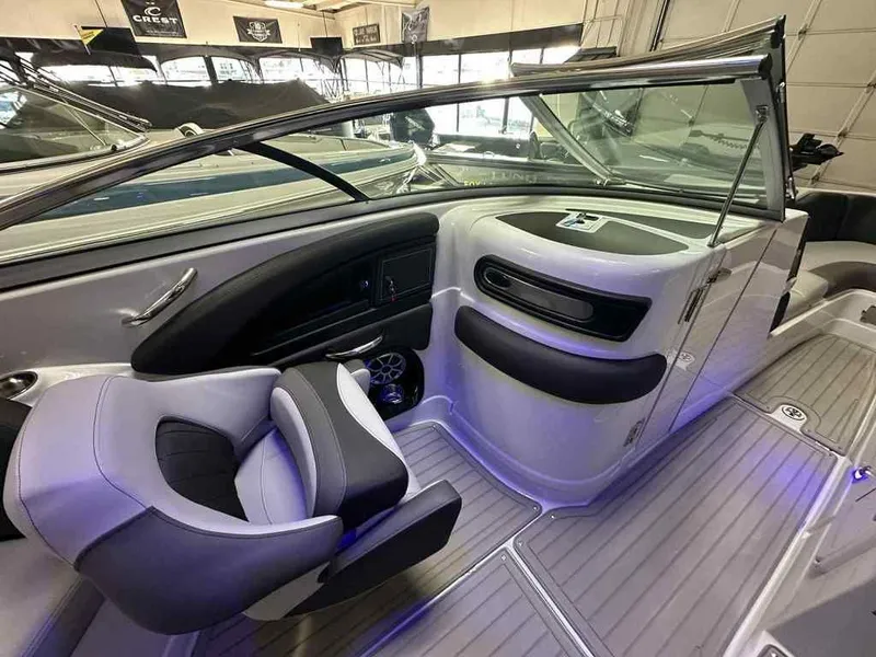 Slide: The Image of Crownline Boats 288 SS 2026 - 11