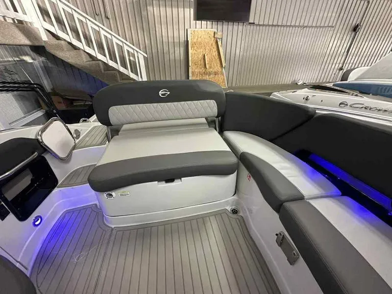 Slide: The Image of Crownline Boats 288 SS 2026 - 15