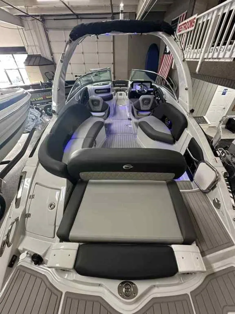 Slide: The Image of Crownline Boats 288 SS 2026 - 3