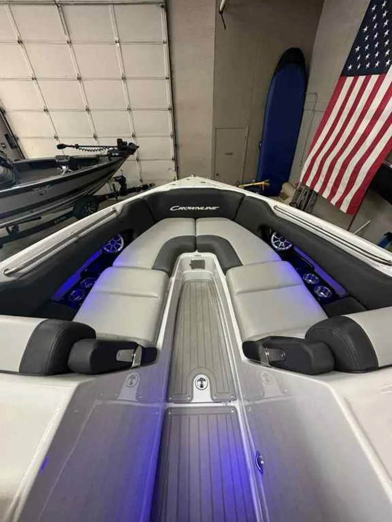 Slide: The Image of Crownline Boats 288 SS 2026 - 4