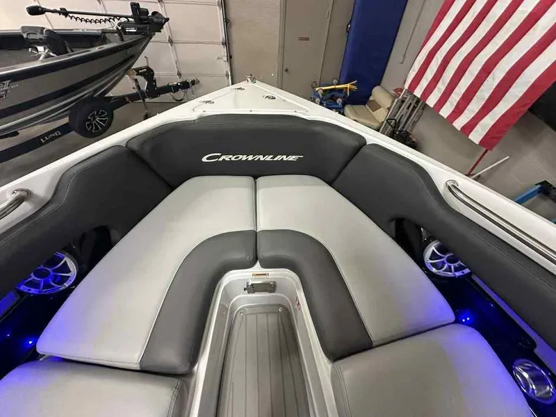 Slide: The Image of Crownline Boats 288 SS 2026 - 6