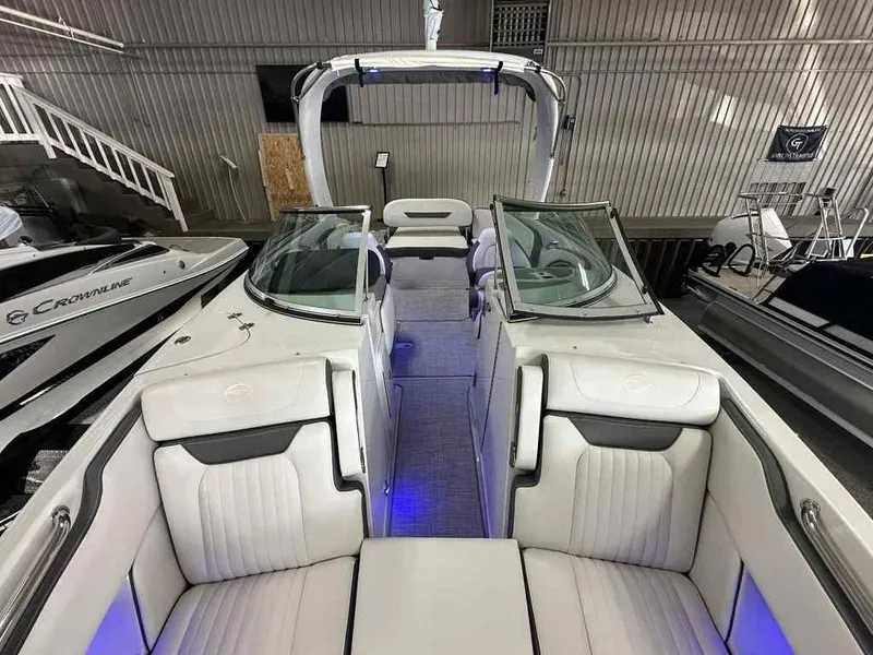 Slide: The Image of Crownline Boats 260 SS 2026 - 10