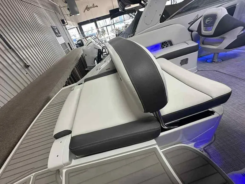 Slide: The Image of Crownline Boats 260 SS 2026 - 4