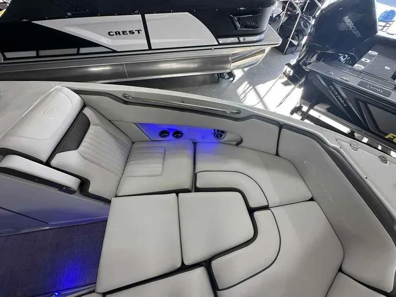 Slide: The Image of Crownline Boats 260 SS 2026 - 9