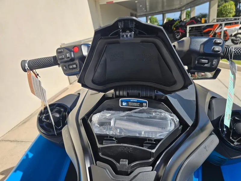 Slide: The Image of Sea-Doo RXT-X™ 325 Gulfstream Blue Premium 2026 - 11