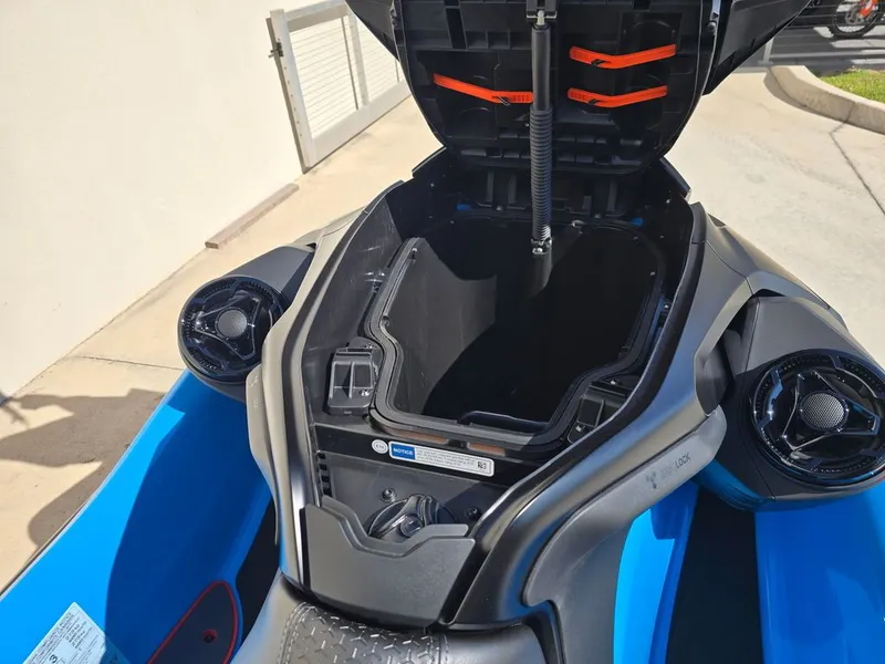 Slide: The Image of Sea-Doo RXT-X™ 325 Gulfstream Blue Premium 2026 - 12