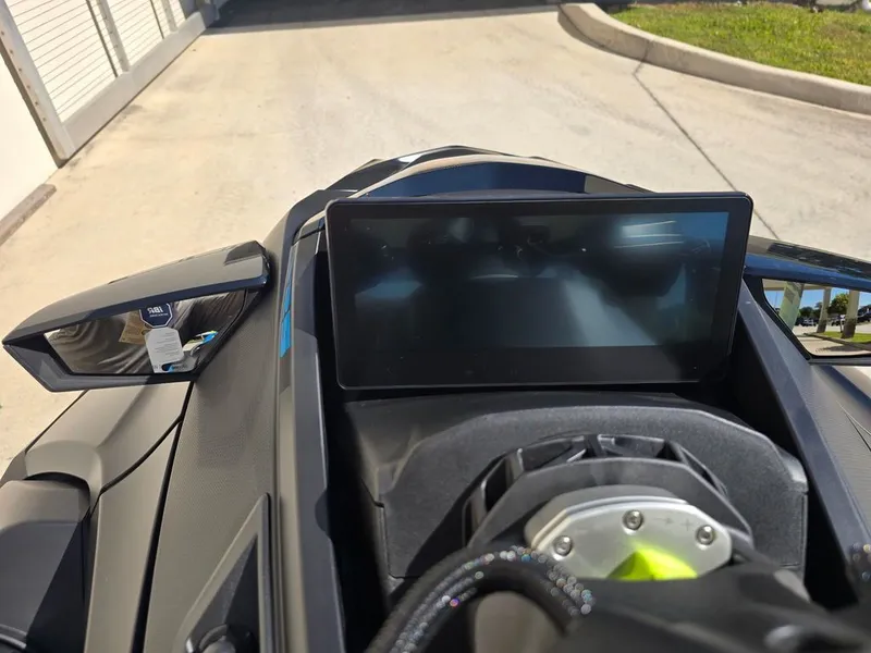 Slide: The Image of Sea-Doo RXT-X™ 325 Gulfstream Blue Premium 2026 - 13