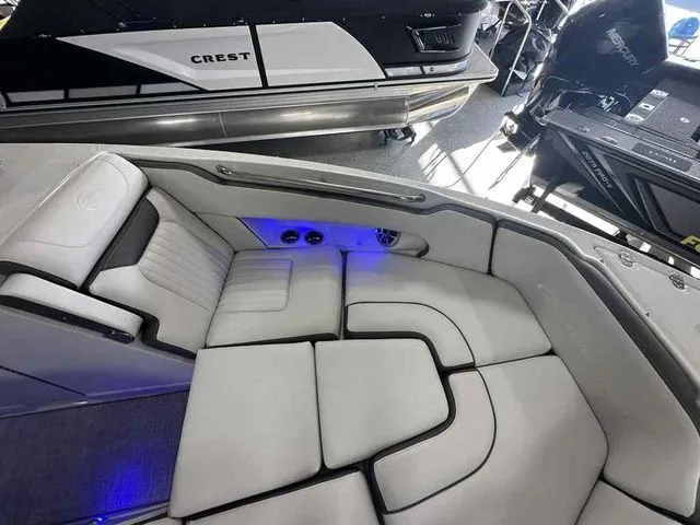 Slide: The Image of Crownline Boats 260 SS 2026 - 9