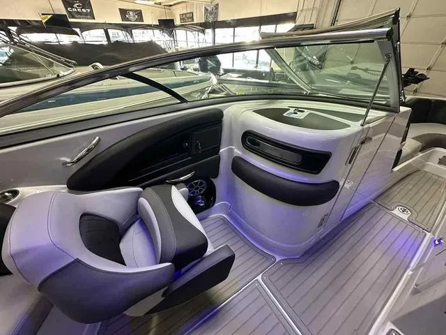 Slide: The Image of Crownline Boats 288 SS 2026 - 11
