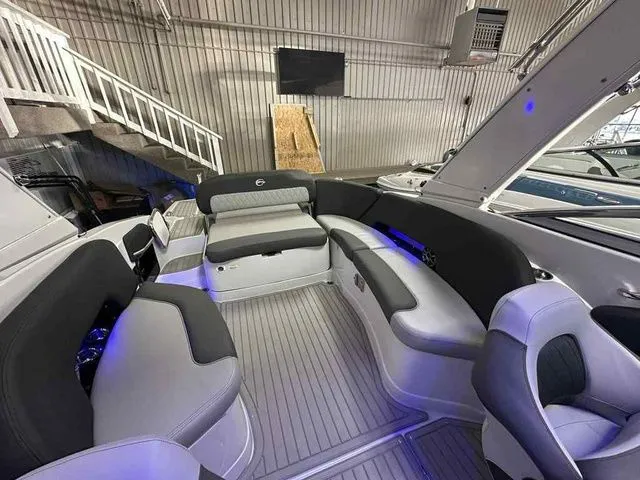 Slide: The Image of Crownline Boats 288 SS 2026 - 13