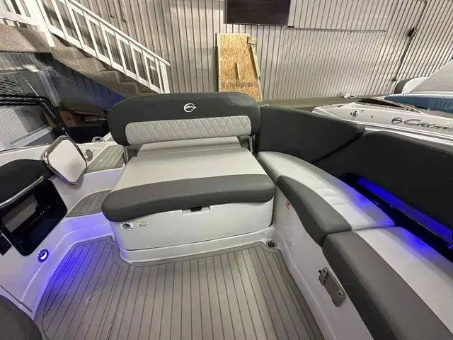 Slide: The Image of Crownline Boats 288 SS 2026 - 15