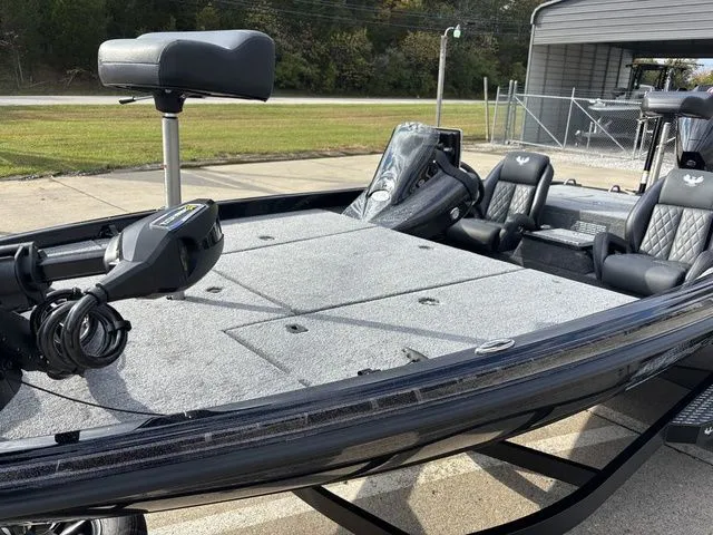 Slide: The Image of Phoenix Bass Boat 721 ZXL 2026 - 14