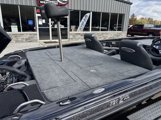 Slide: The Image of Phoenix Bass Boat 721 ZXL 2026 - 4