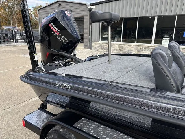 Slide: The Image of Phoenix Bass Boat 721 ZXL 2026 - 5