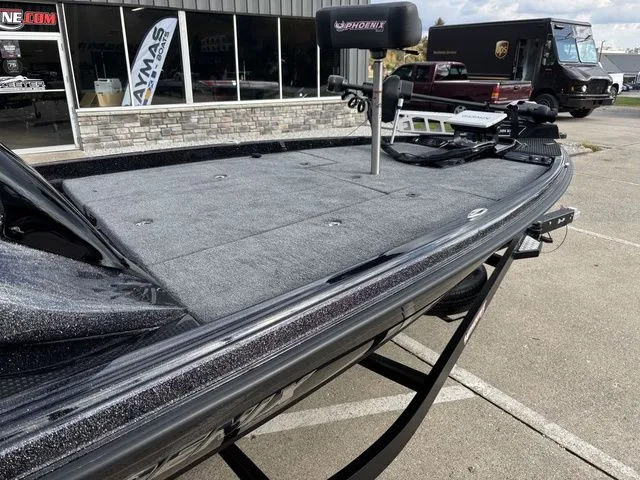 Slide: The Image of Phoenix Bass Boat 721 ZXL 2026 - 8