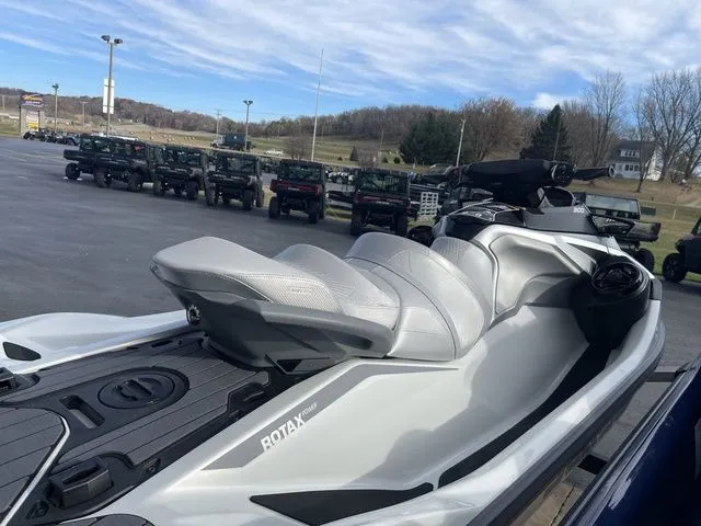 Slide: The Image of Sea-Doo GTX 2024 - 12