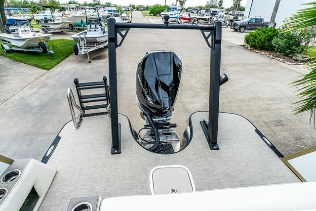 Slide: The Image of Alera M 25L 2026 - 14