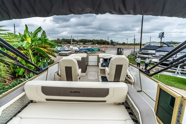 Slide: The Image of Alera M 25L 2026 - 17