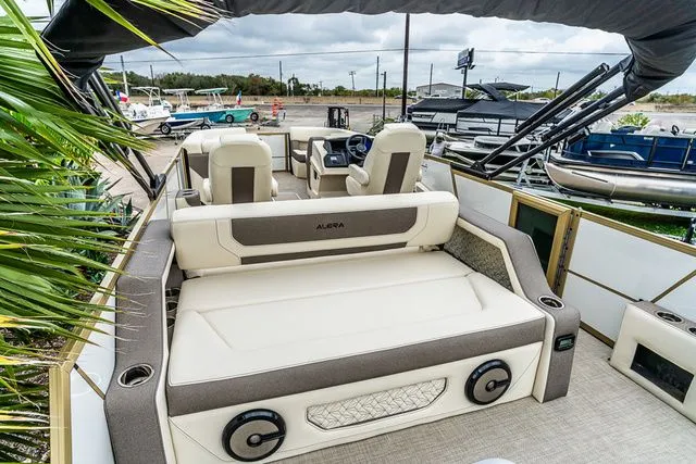 Slide: The Image of Alera M 25L 2026 - 18