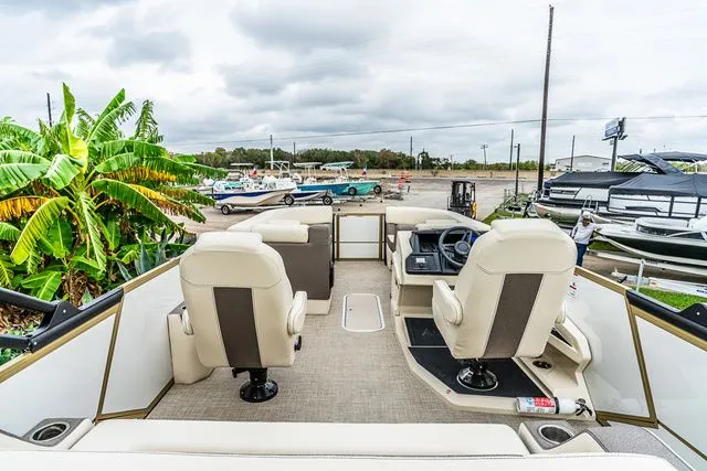 Slide: The Image of Alera M 25L 2026 - 20