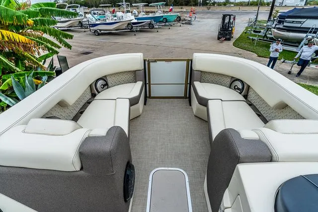 Slide: The Image of Alera M 25L 2026 - 7