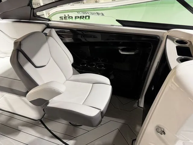 Slide: The Image of Yamaha 252XE 2025 - 10