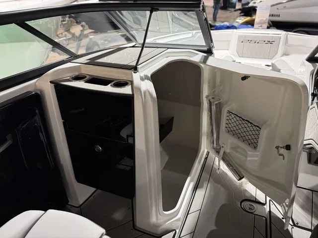 Slide: The Image of Yamaha 252XE 2025 - 17