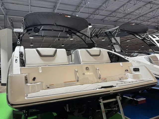 Slide: The Image of Yamaha 252XE 2025 - 3