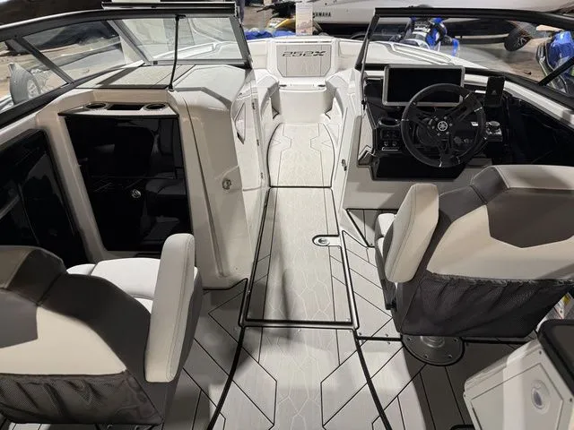 Slide: The Image of Yamaha 252XE 2025 - 5