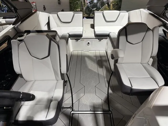 Slide: The Image of Yamaha 252XE 2025 - 7