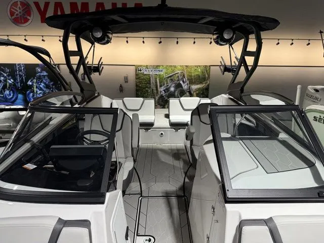 Slide: The Image of Yamaha 252XE 2025 - 8