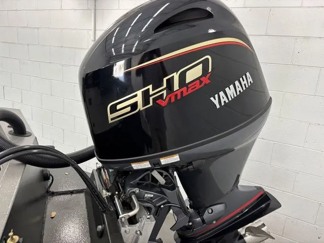 Slide: The Image of Thor LH1900 DLX Side Console w/ BayStar Steering - 2025 - 12