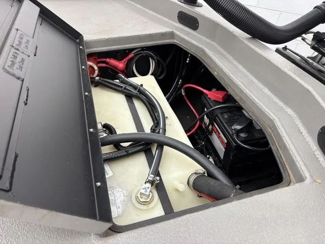 Slide: The Image of Thor LH1900 DLX Side Console w/ BayStar Steering - 2025 - 25