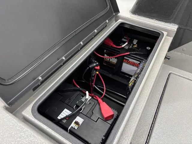 Slide: The Image of Thor LH1900 DLX Side Console w/ BayStar Steering - 2025 - 27