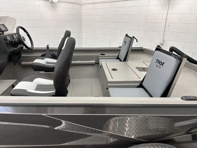 Slide: The Image of Thor LH1900 DLX Side Console w/ BayStar Steering - 2025 - 8