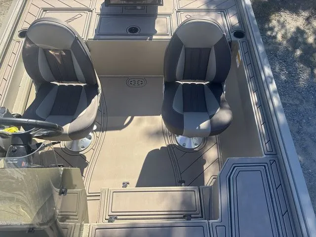 Slide: The Image of Thor 1900 Lake Hammer Side Console Elite 2026 - 11